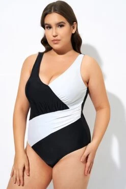 Black And White Plunge V-neckline One Piece Swimsuit 11 Black And White Plunge V-neckline One Piece Swimsuit -Bikini By Muse dsc08062